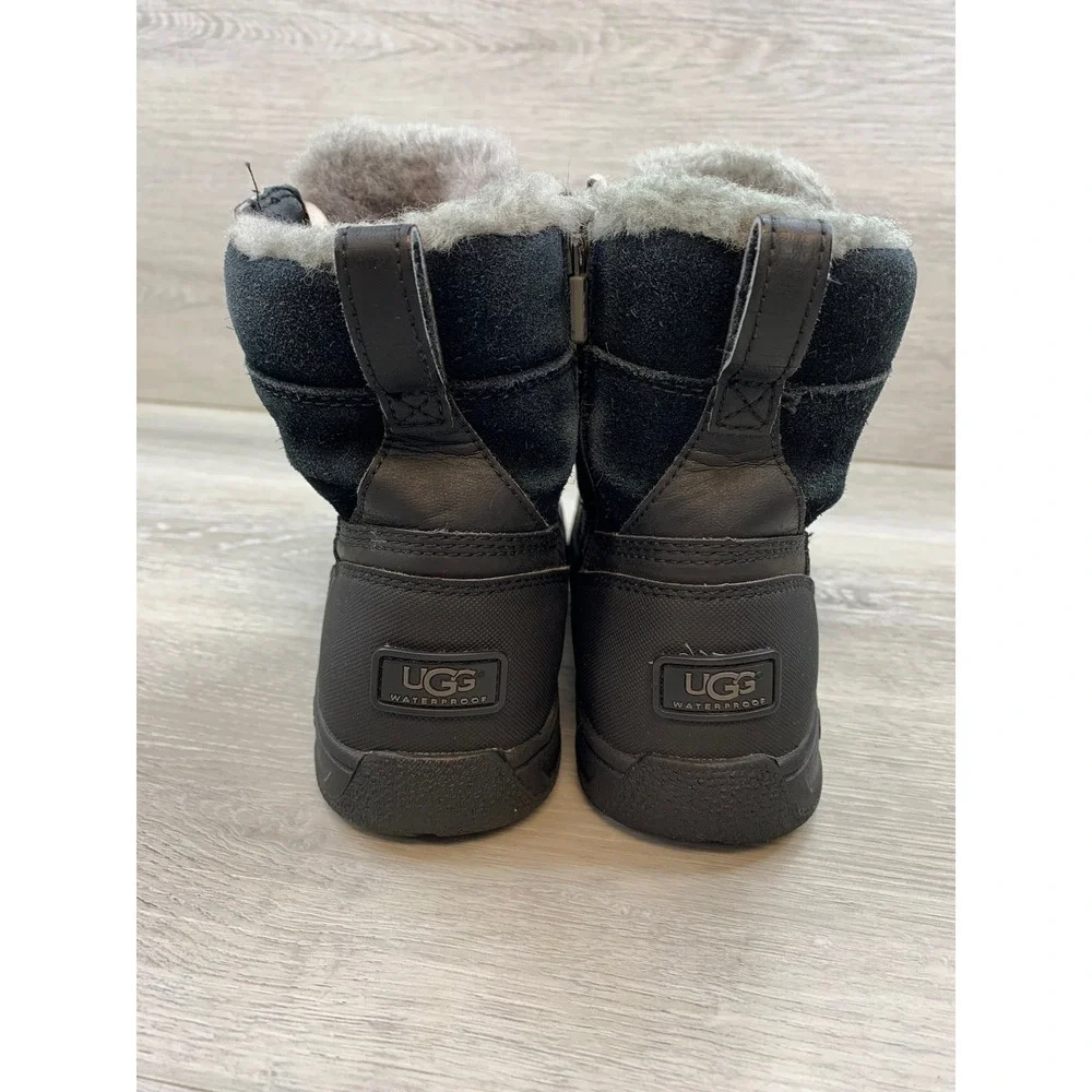 UGG Adirondack III Women's Boots Black Leather‎ Suede Fur Lined Side Zip Shoes